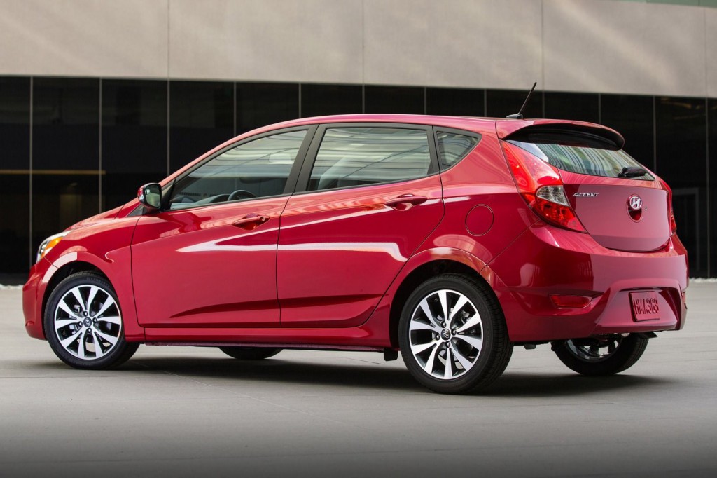 hyundai-accent-hatchback-2015-3-lista-de-carros