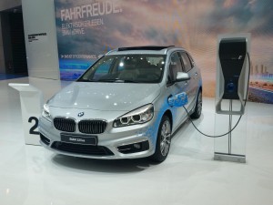 Salón del Automóvil de Frankfurt 2015: BMW 225xe Active Tourer