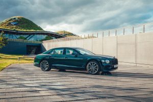 Bentley Flying Spur Hybrid: Un radical sedán hybrid plug-in  con más de 500 Hp